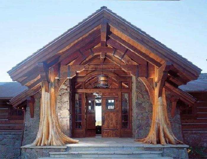 It's hard not to notice the whole tree architecture in this entrance.