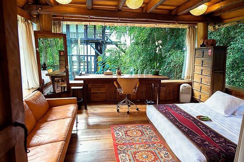 Isn't this a beautiful setup for a home office? But the question is: Would you get any job done?