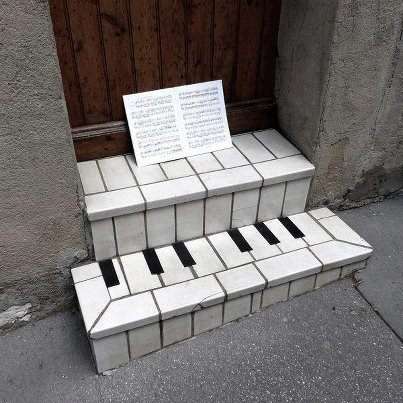 And how about these - they surely can't be classified as 'just' a door stoop! I definitely think it's urban art. What about you?