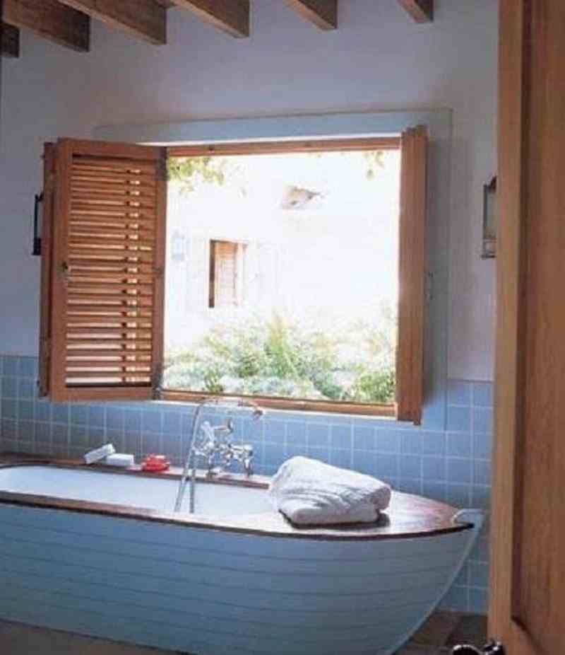 Wooden Bathtub