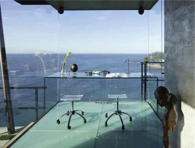 Aside from the fact that this has to be the tidiest home office on the face of the planet, do you actually think you'd get any work done with that view?