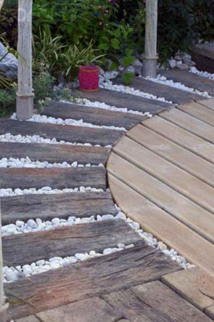 A few days ago we showed you a garden path made from recycled timber and pebbles.  Here is a curved version to consider.