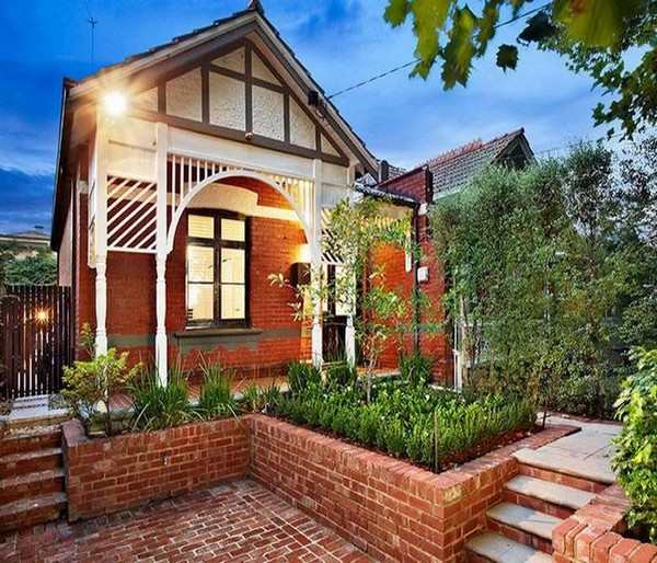 A Victorian Cottage Gets a New Body
