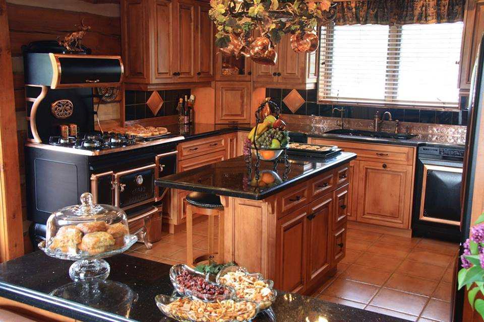 You guys have the most interesting comments, so we hand this kitchen over to you. What do you like? What would you change?