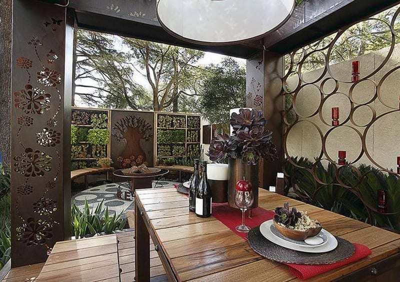 There's a lot going on in this outdoor dining area.