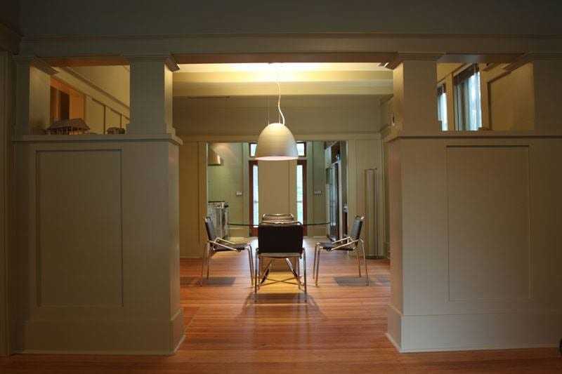 Here's a (in our humble opinion) lovely formal dining room by architect, Nick Deaver. What are your thoughts?