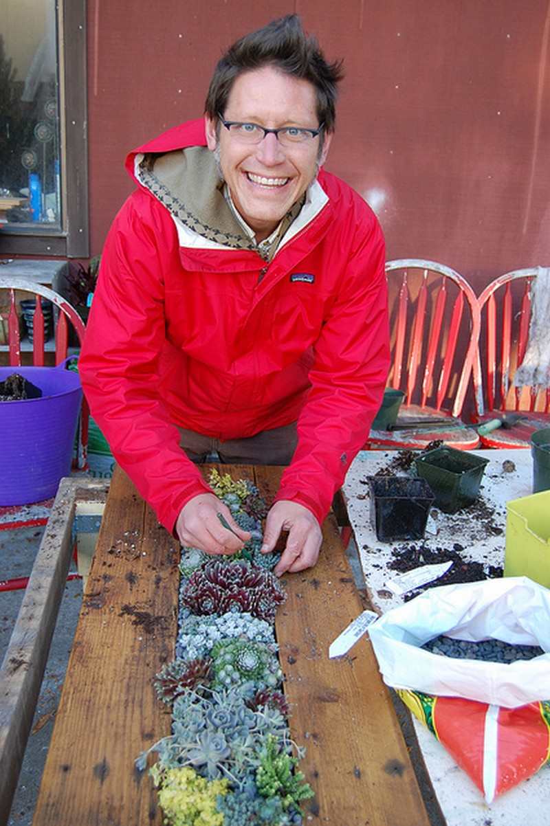 DIY Succulent Pallet Table
