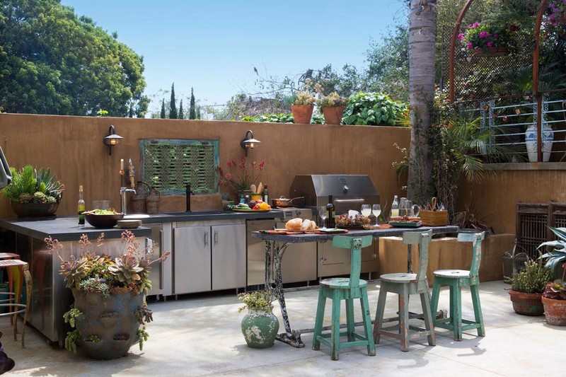 Outdoor Kitchen