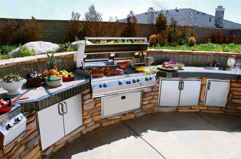 Outdoor Kitchen