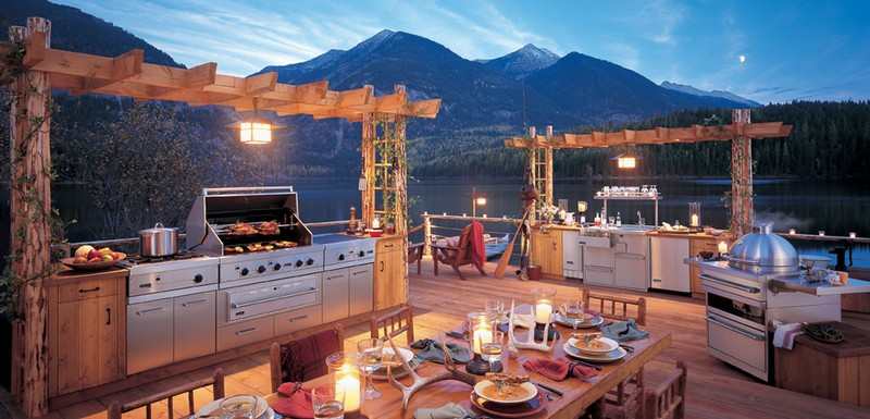 Outdoor Kitchen