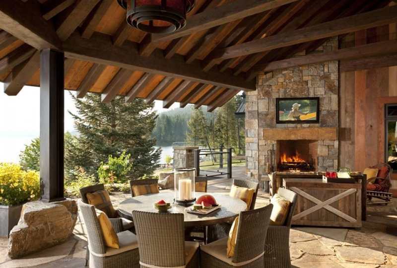 What do you like about this outdoor dining area? What would you change?