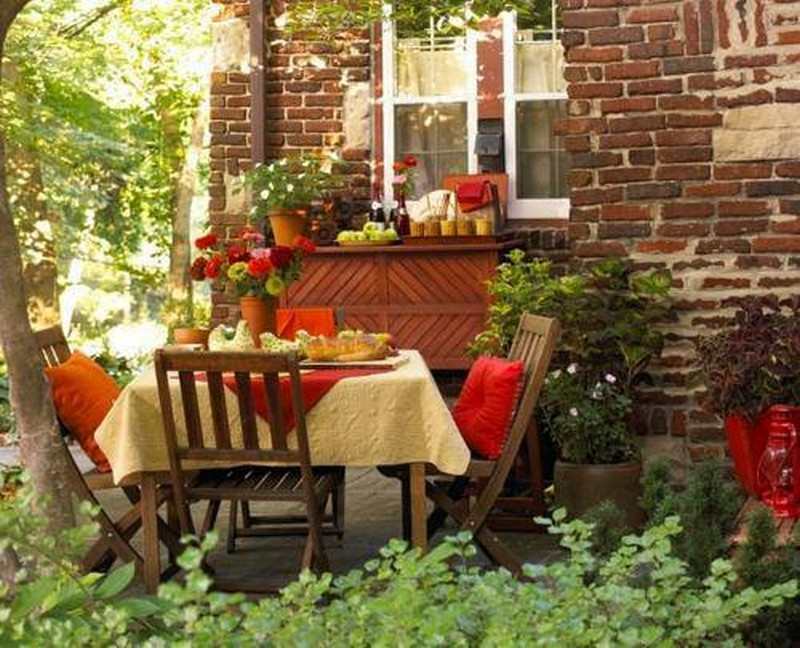 Dining in the garden