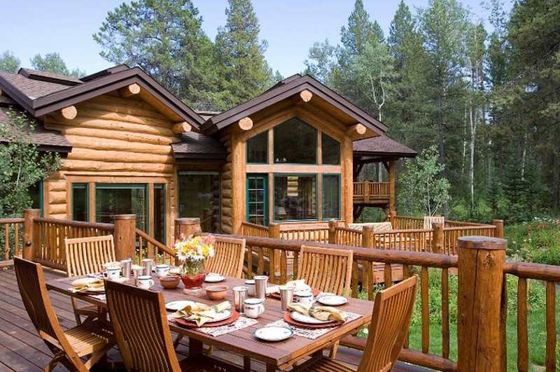 A lovely clear day, a great location. Click LIKE if you'd be happy lunching with family and friends here.