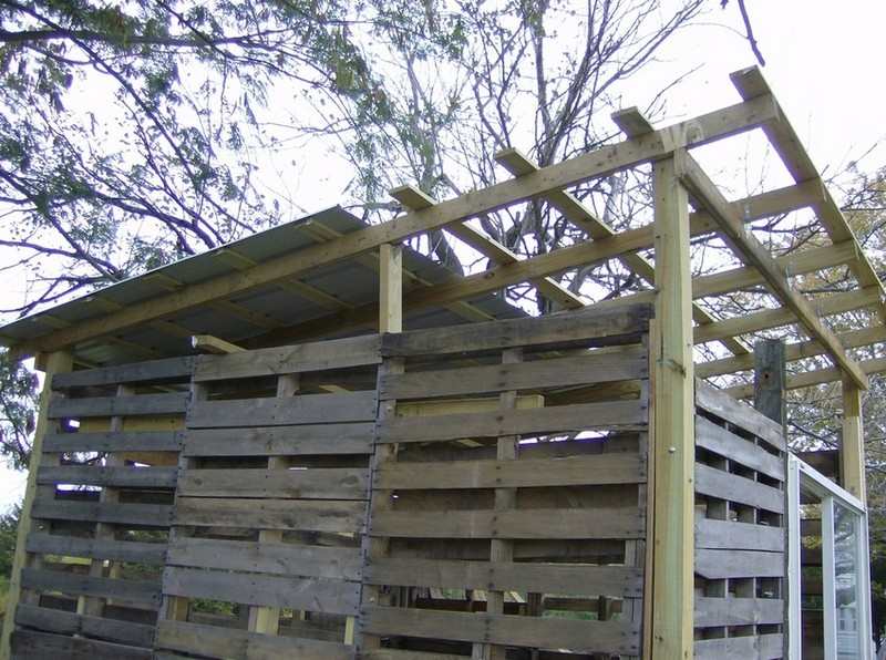 How To Build A DIY Pallet Shed - Metal roofing