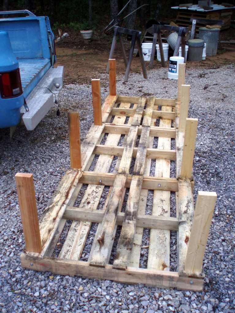 DIY Pallet Chicken Coop - Chicken House Legs