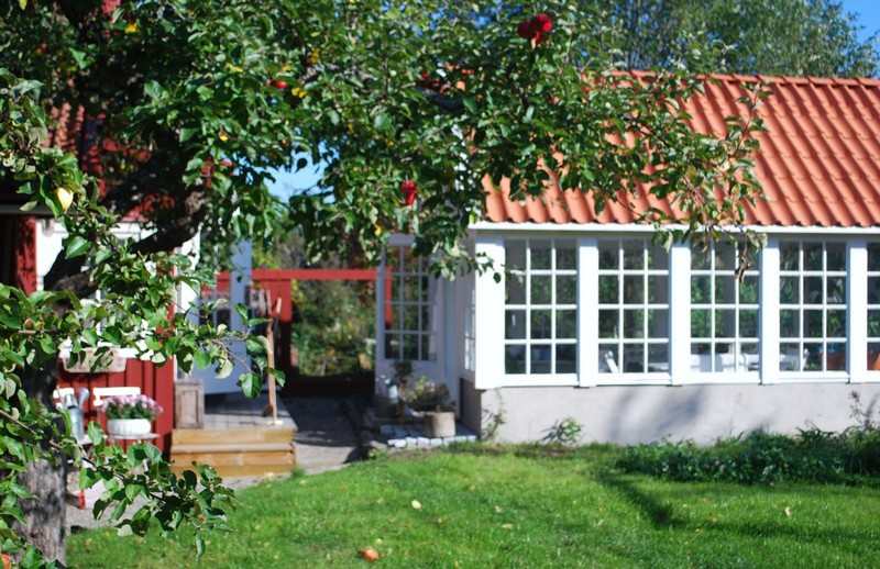 1. Julia's Greenhouse - Julias Vita Drommar