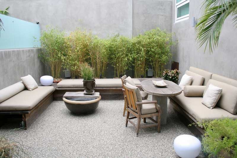 Modern Courtyard and Outdoor Furniture