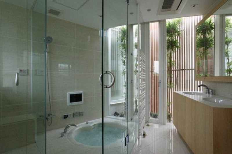 Japanese Courtyard Architecture - bathroom screening