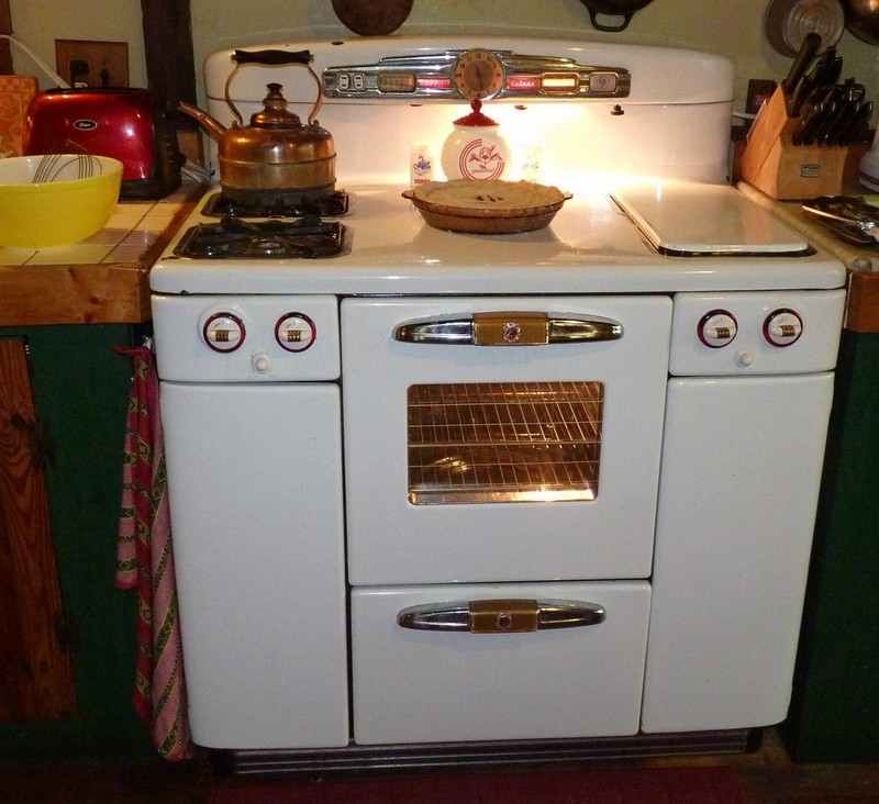 Vintage Stove - The Adventures of Bountiful Bee