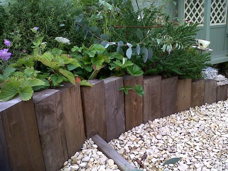 Garden Bed Edging Ideas