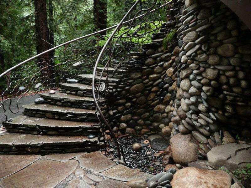 A stairway perfect for the outdoors!