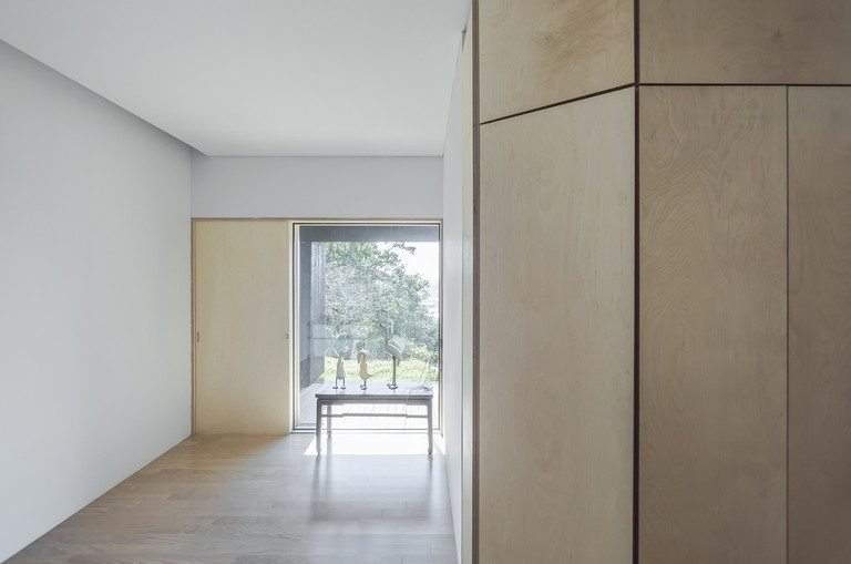 Tilt Roof House in South Korea