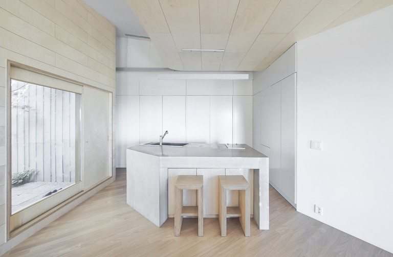 Tilt Roof House in South Korea