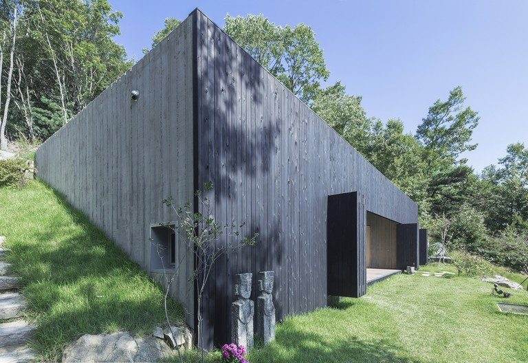 Tilt Roof House in South Korea