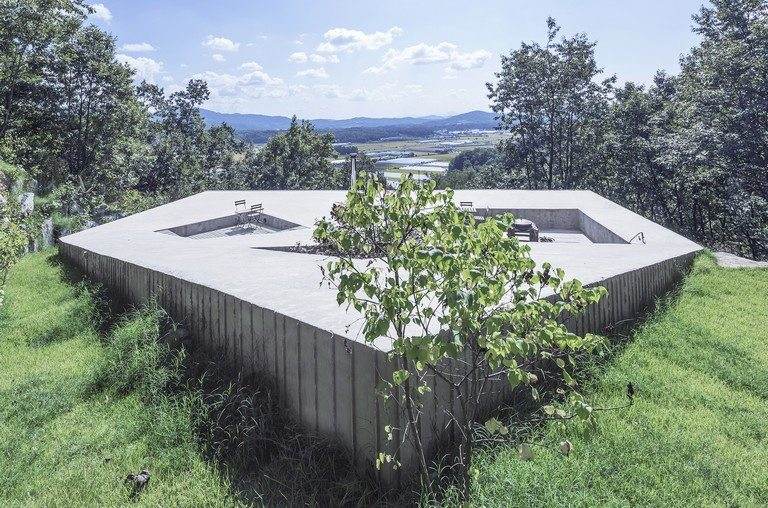 Tilt Roof House in South Korea
