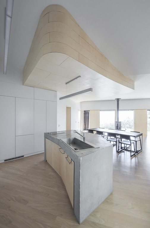 Tilt Roof House in South Korea