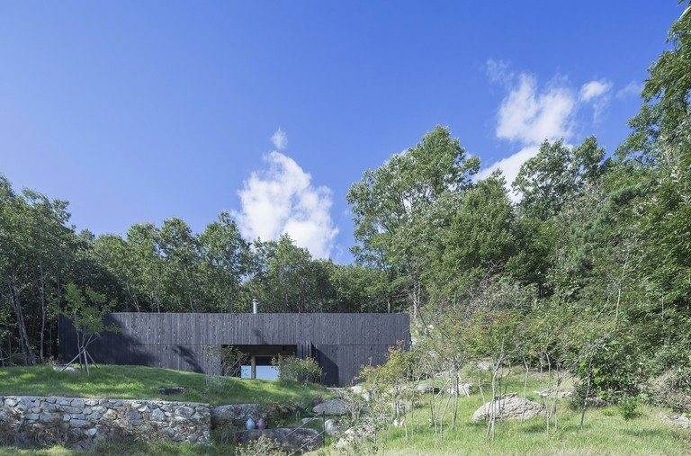 Tilt Roof House in South Korea