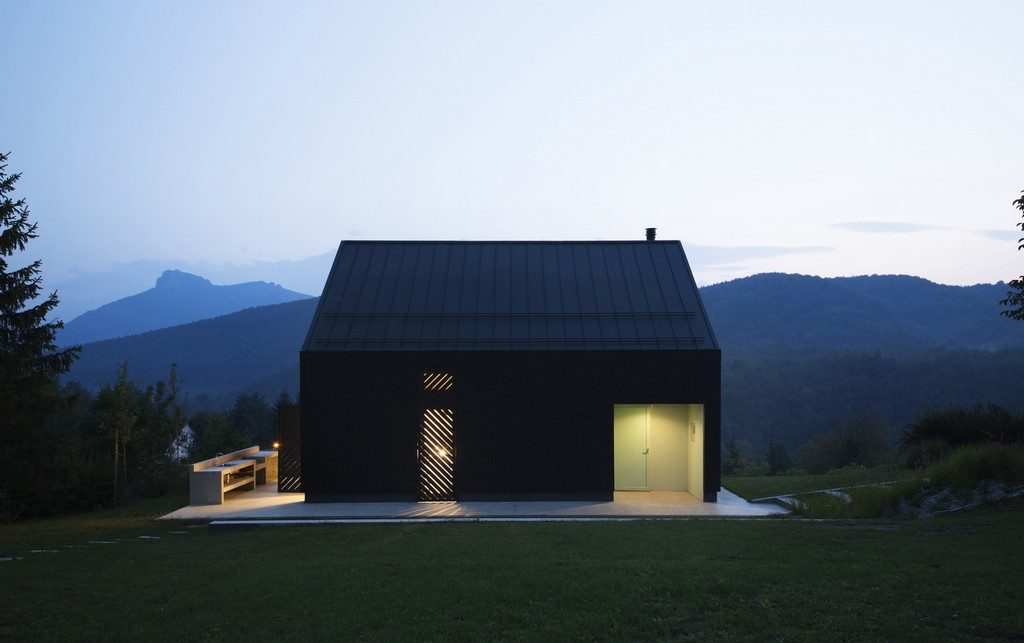 Walnut Tree House and Terrace in Ogulin, Croatia