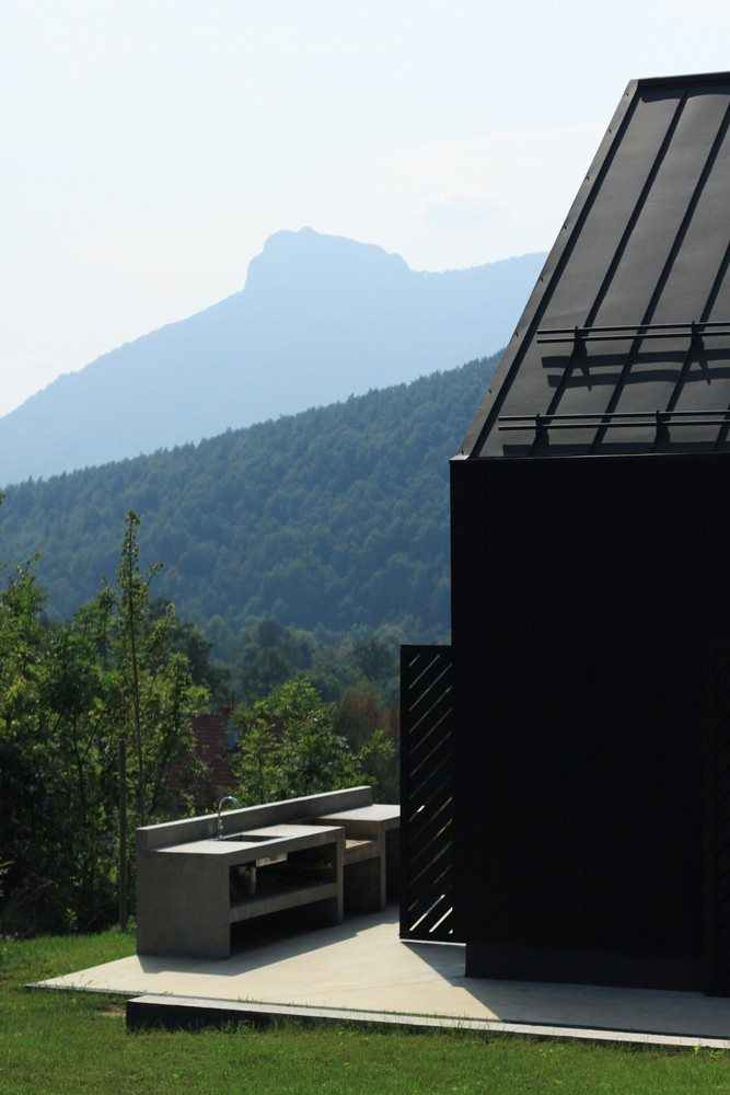 Walnut Tree House and Terrace in Ogulin, Croatia