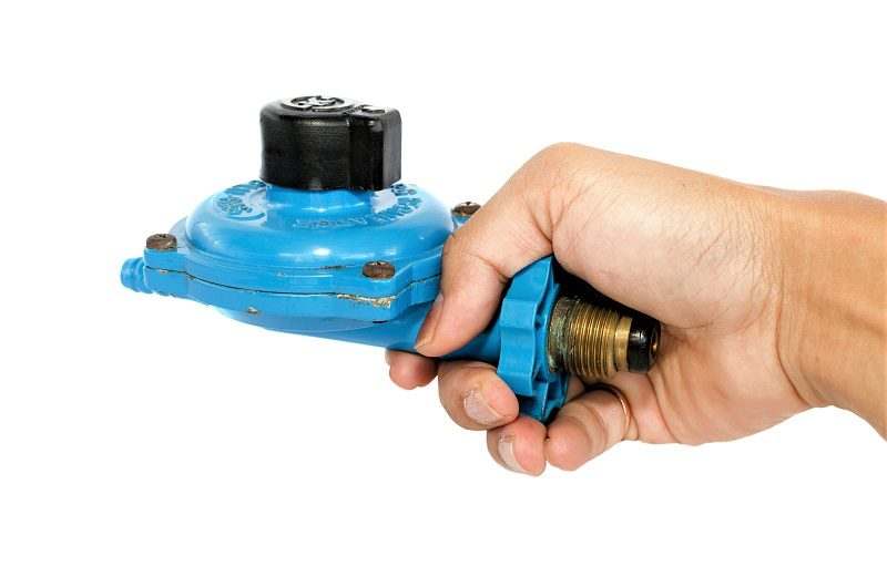 You need to familiarize yourself with a few key parts of the grill and the tank. The easiest to identify is the valve. This sits right on top of the tank.