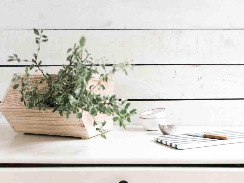 An image of a wooden planter with bowls and a wooden chopping board. 