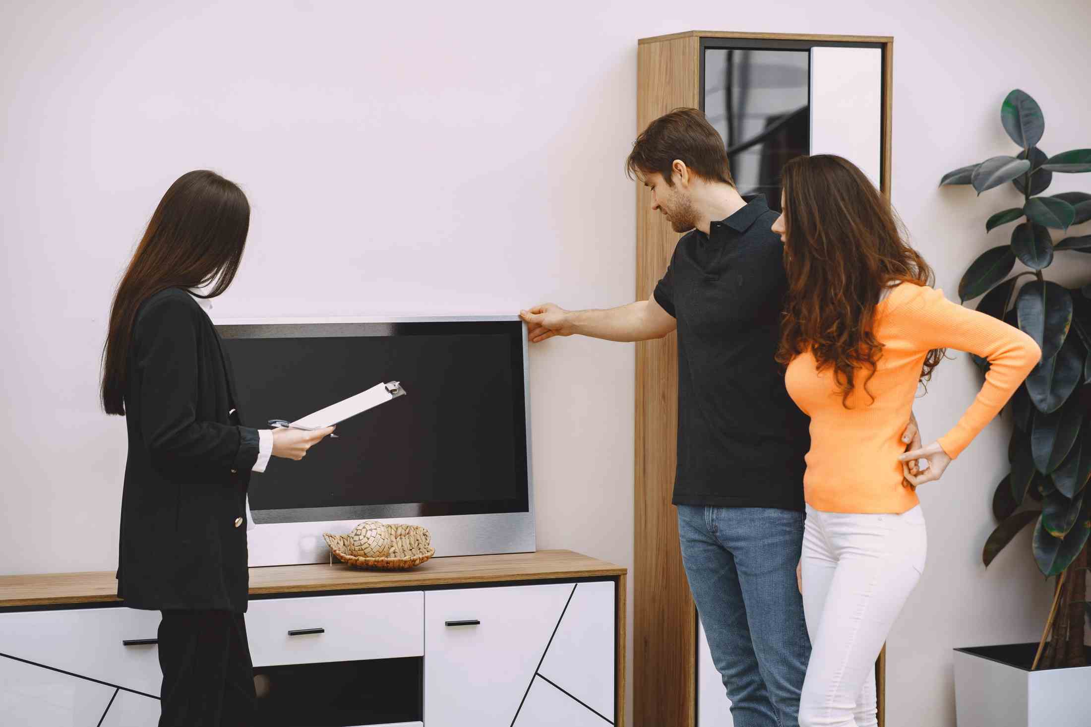 Couple choosing a smart TV