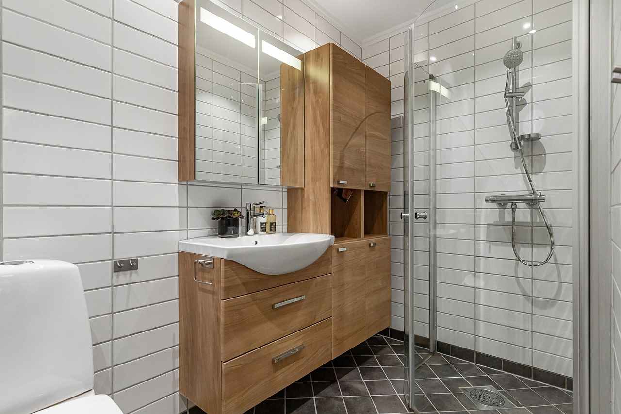 Wall hung storage helps to maximise space while giving a modern edge to your bathroom.