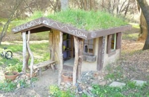 Inexpensive DIY Cob Playhouse