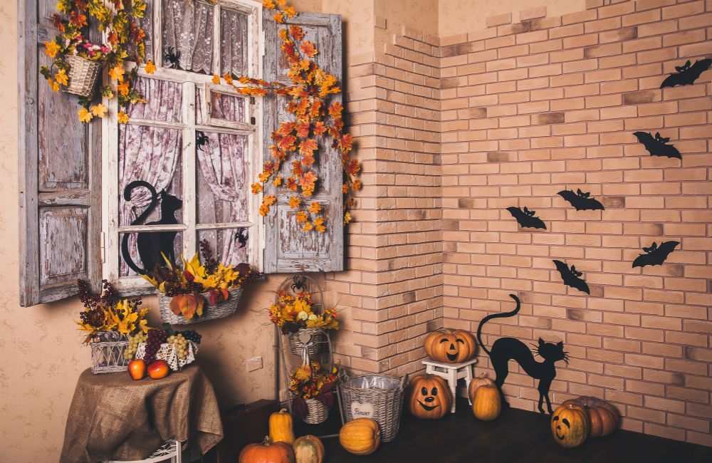 An image of various Halloween decorations.