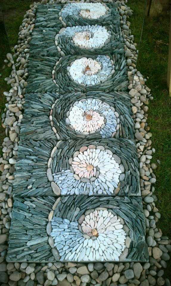 Slate and pebble mosaic illusion