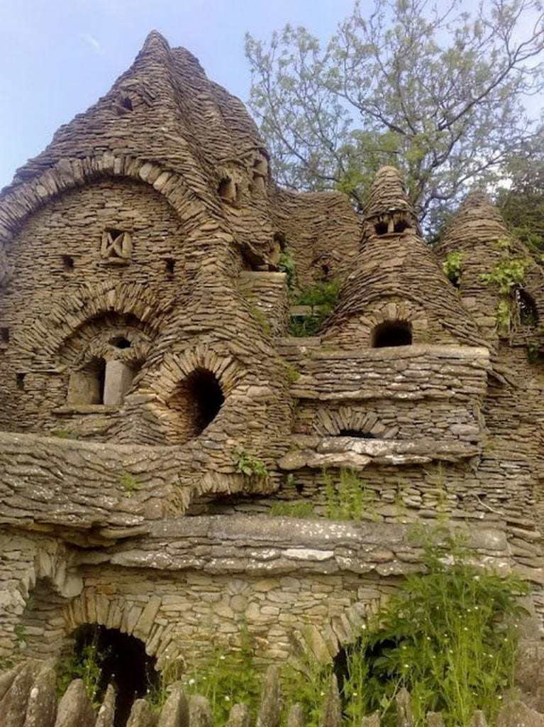 Help!   Does anyone know anything about this awesome dry stone wall structure?