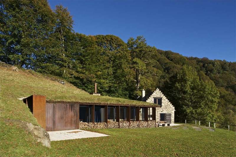 Extension of a Barn - Lesponne, France