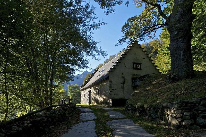 Extension of a Barn - Lesponne, France