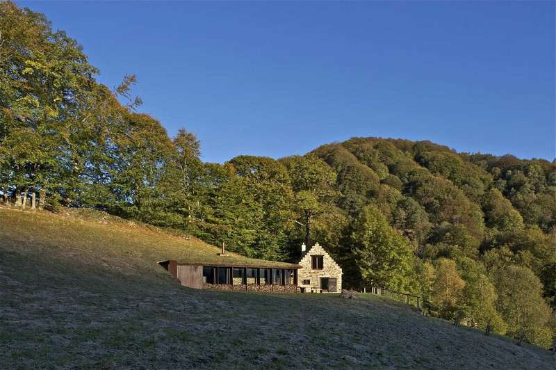 Extension of a Barn - Lesponne, France