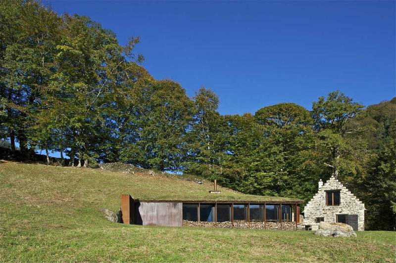 Extension of a Barn - Lesponne, France