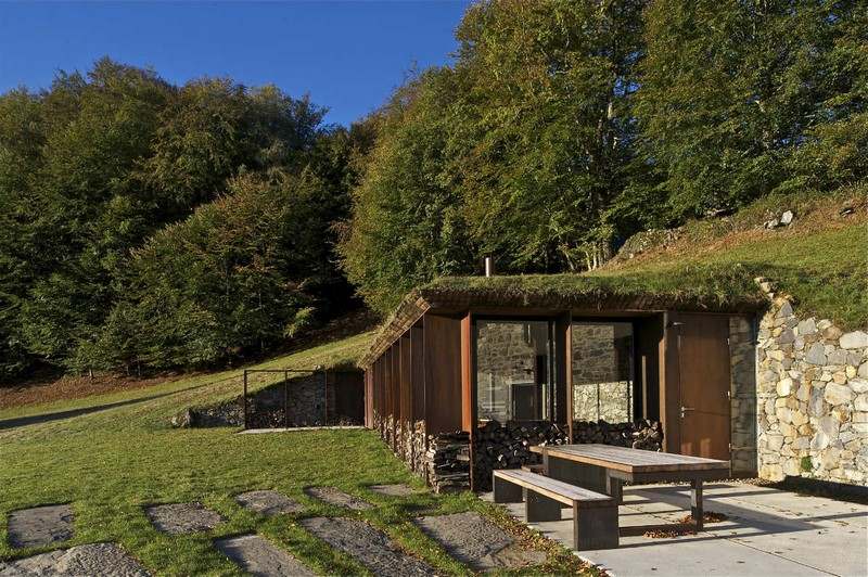 Extension of a Barn - Lesponne, France