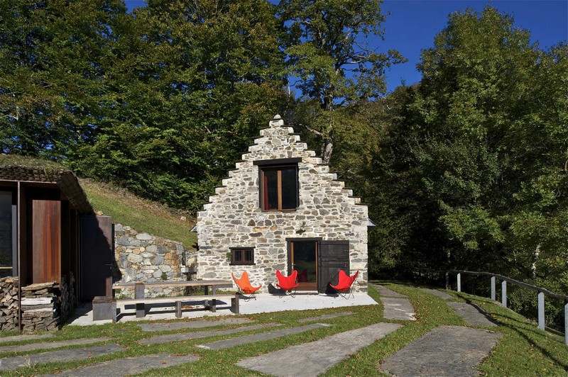 Extension of a Barn - Lesponne, France