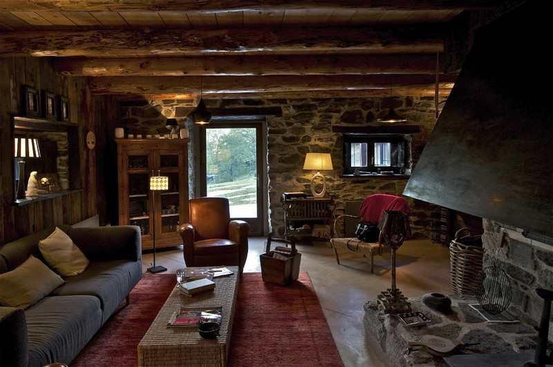 Extension of a Barn - Lesponne, France