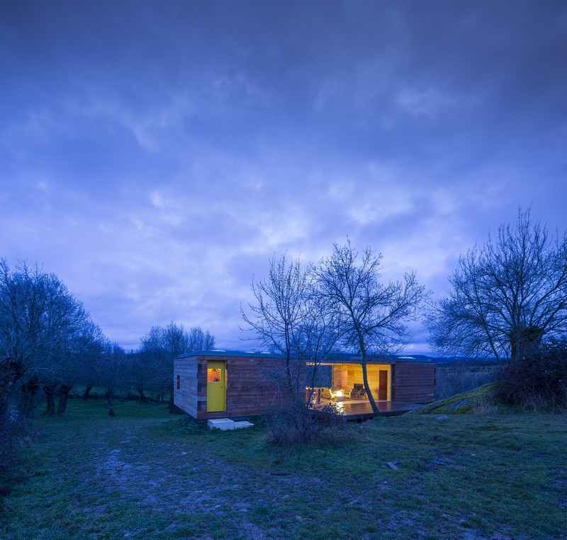 Casa B - dressed in yellow - Segovia Spain