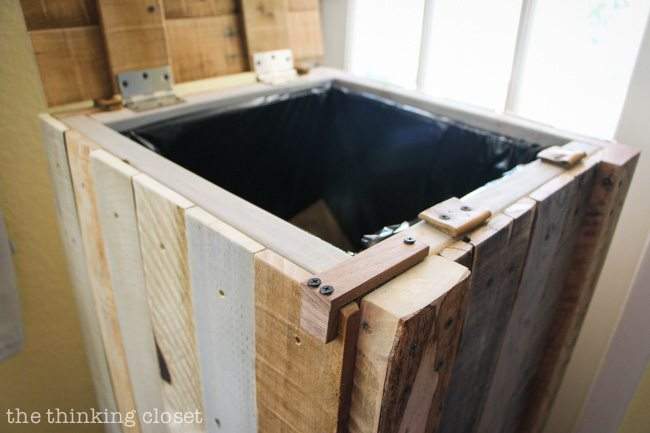 4 Simple Ways to make Recycle Bin From Recycled Pallets